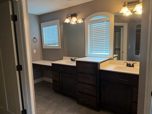 5977 N London Ave — Photo 4