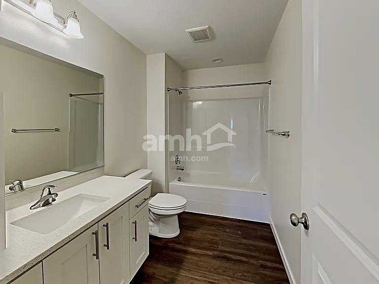 1011 NE 12th Cir — Photo 15
