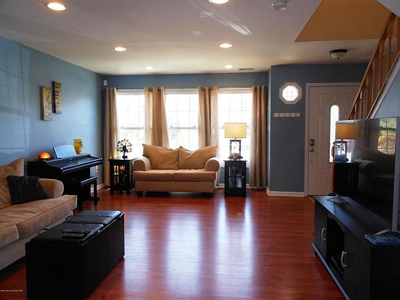 5th image of 928 Jessica Ct #1000