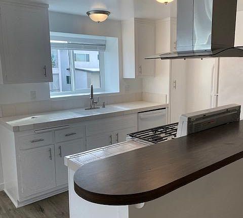 5th image of 749 Manhattan Beach Blvd #A
