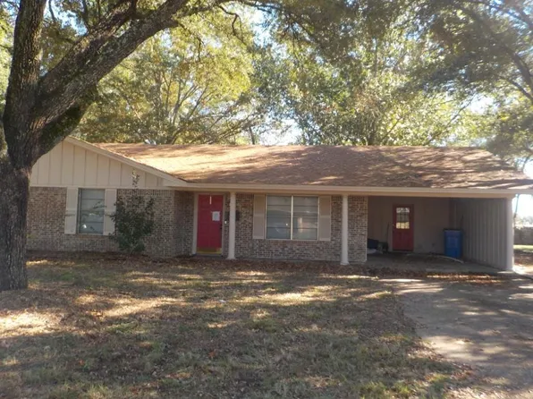 122 Charles St, Crockett, TX 75835