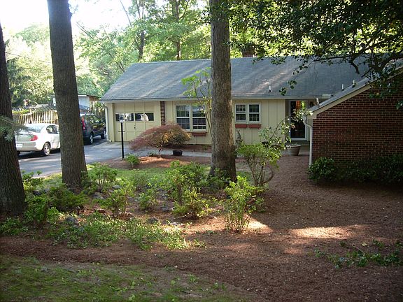 Exterior front yard of house