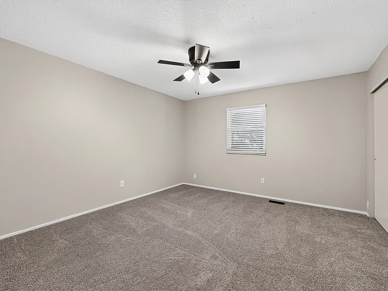 2387 Charlemagne Dr — Photo 10
