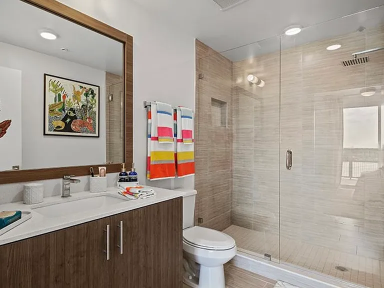 1311 W 37th St #301 — Photo 3