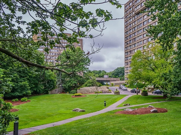 250 Hammond Pond Pkwy #1203N — Photo 32