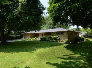 1610 Meadows Rd, Geneva, IL 60134