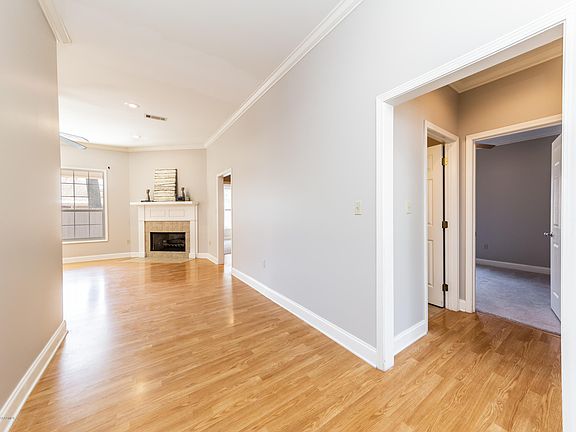 4th image of 124 Erika Dr