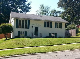 918 Cheyenne Rd NW, Cedar Rapids, IA 52405