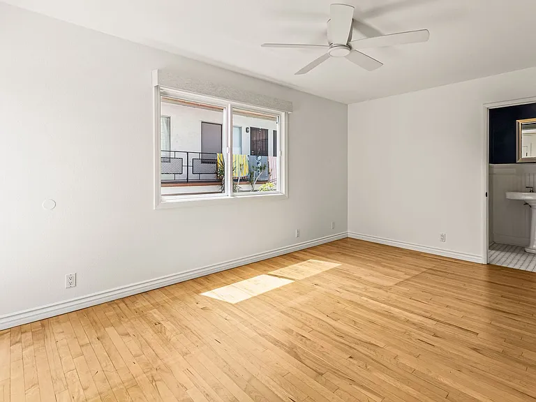 4866 Santa Cruz Ave — Photo 11