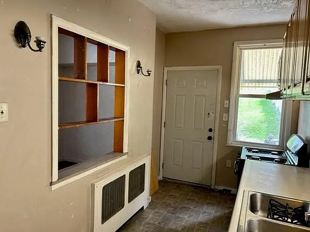 2618 Salisbury St — Photo 8