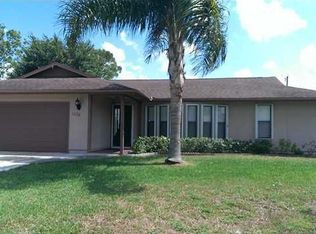 1074 SE Albatross Ave, Port Saint Lucie, FL 34983