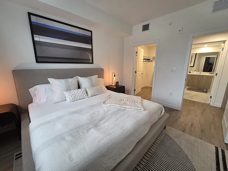 670 W 70th Pl #B1 — Photo 9