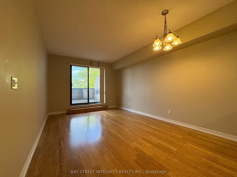 47 Caroline St N #402 — Photo 8