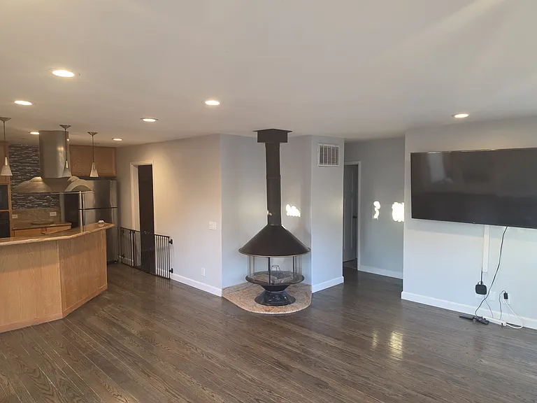 1366 Janet Ln #A — Photo 4