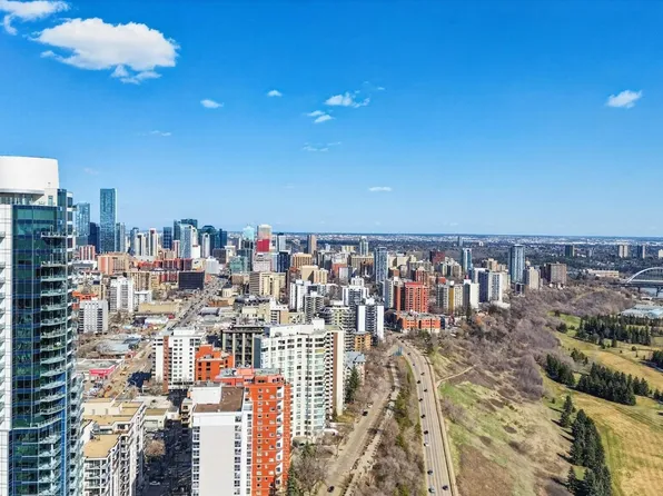 11933 Jasper Ave #1002, Edmonton, YT T5K 0P1