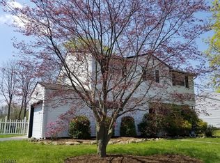 21 Lawrence Dr, Hackettstown, NJ 07840