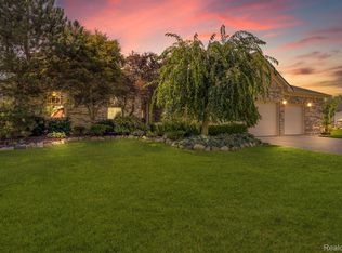 30769 Lower Ridge Dr, New Boston, MI 48164