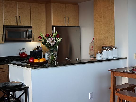 3rd image of 400 Beale St APT 1906
