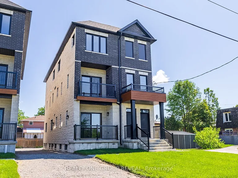 227 Grenfell St #3 — Photo 2
