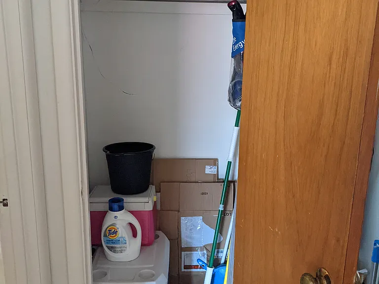 927 E State St #2R — Photo 11
