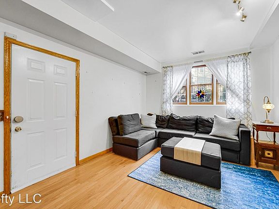 5th image of 1531 W Walton St #G