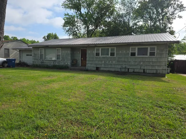 1914 S River St, Carthage, MO 64836