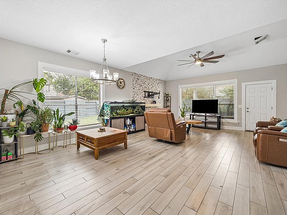 4th image of 9818 Sandtown Cir