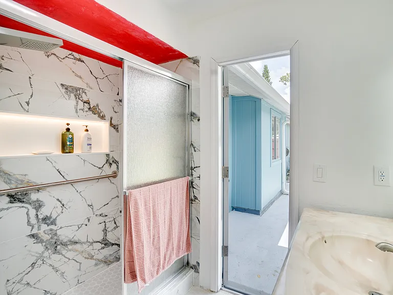 8724 Tall Pine Ln — Photo 16