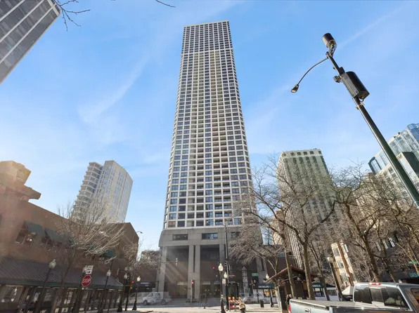1030 N State St APT 33B, Chicago, IL 60610