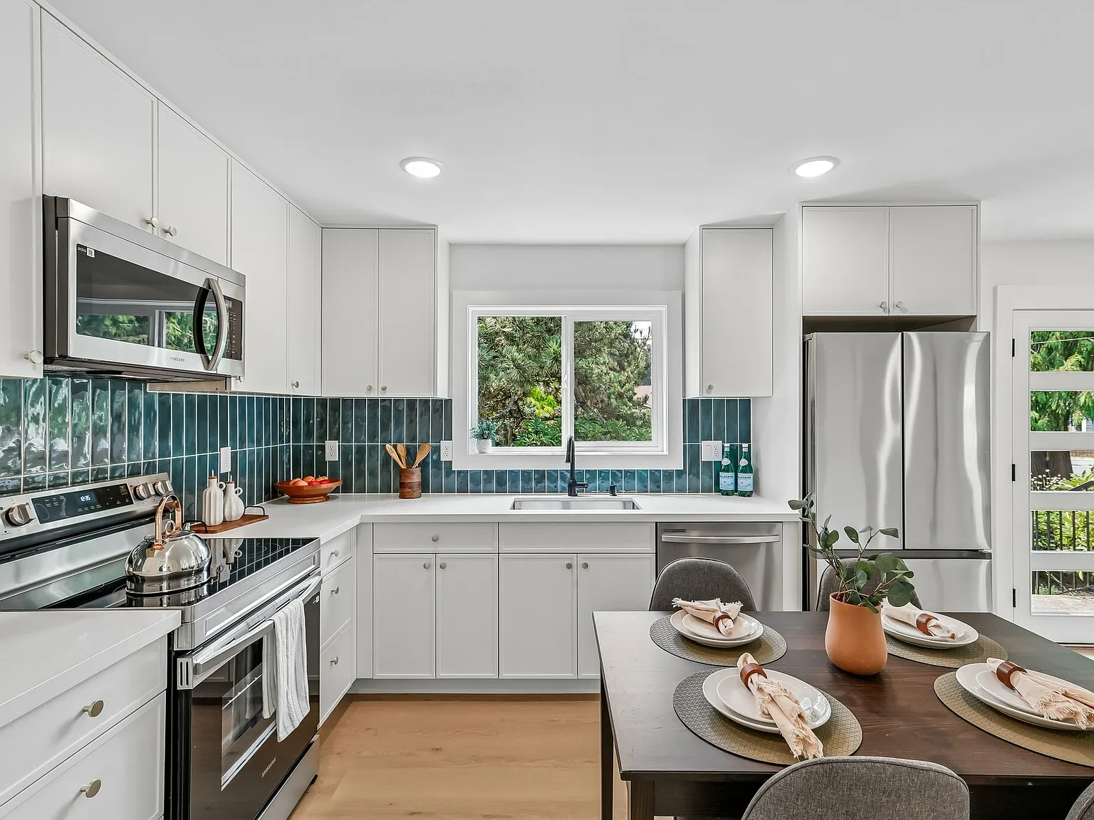4B3B Broadway Home 1830sqft — Photo 4