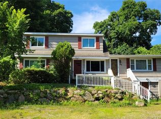 66 Old Colchester Rd, Quaker Hill, CT 06375