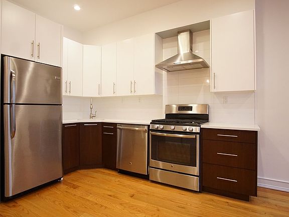 3rd image of 648 Franklin Ave #2D