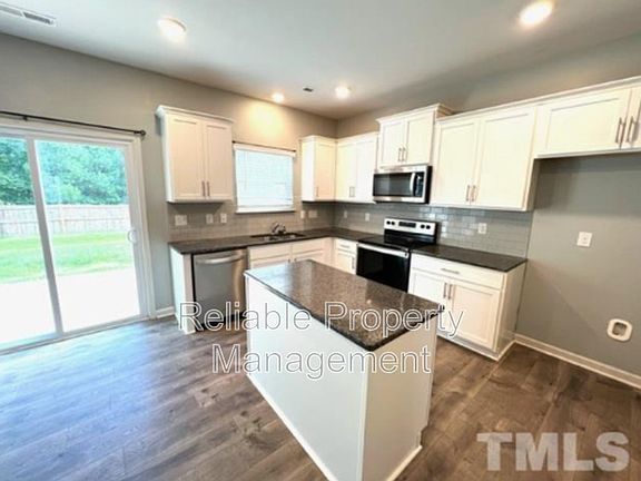 4th image of 427 N Great White Way