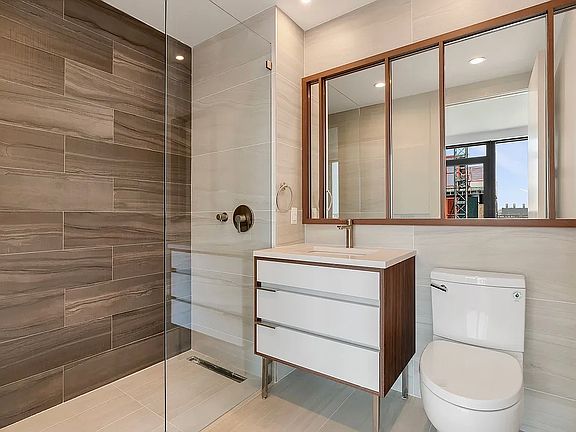 5th image of 228 E 135th St APT 2501