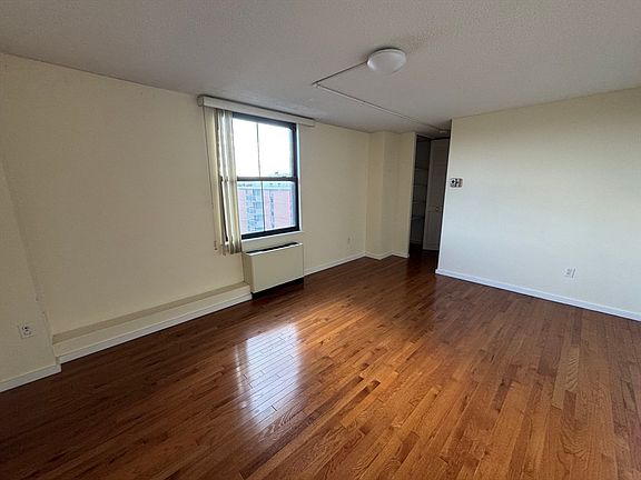 5th image of 60 Longwood Ave APT 802