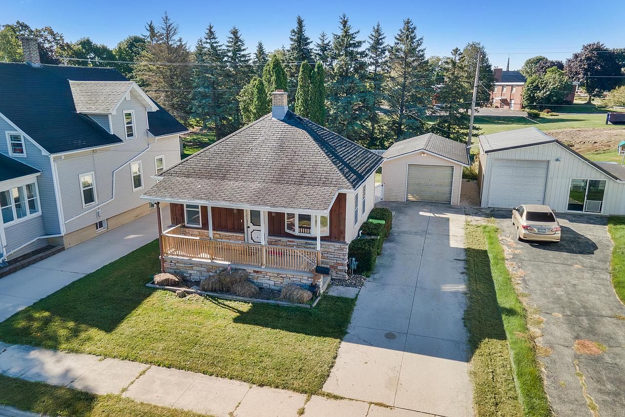 1815 Pleasant AVENUE, New Holstein, WI 53061 Zillow