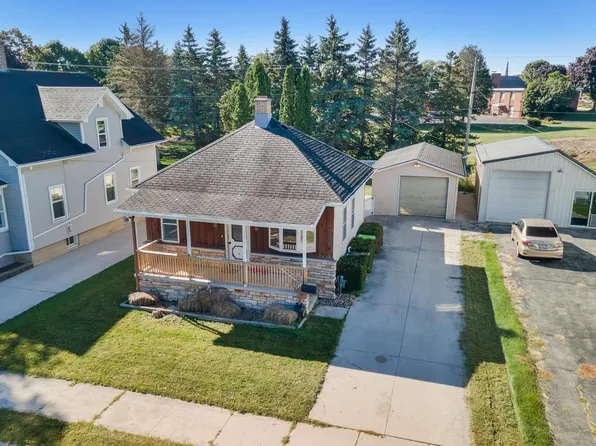 1815 Pleasant AVENUE, New Holstein, WI 53061