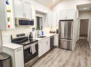 1523 W Fry St APT 3, Chicago, IL 60642