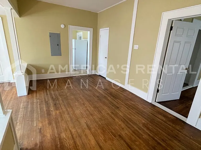 1701 Berkley Avenue — Photo 8