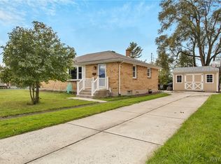 176 Fieldcrest Ct, West Seneca, NY 14224