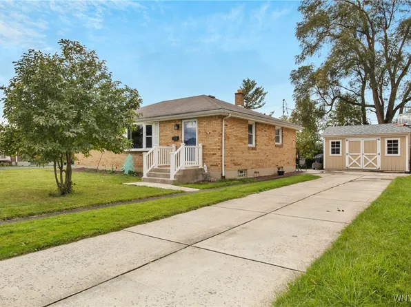 176 Fieldcrest Ct, West Seneca, NY 14224
