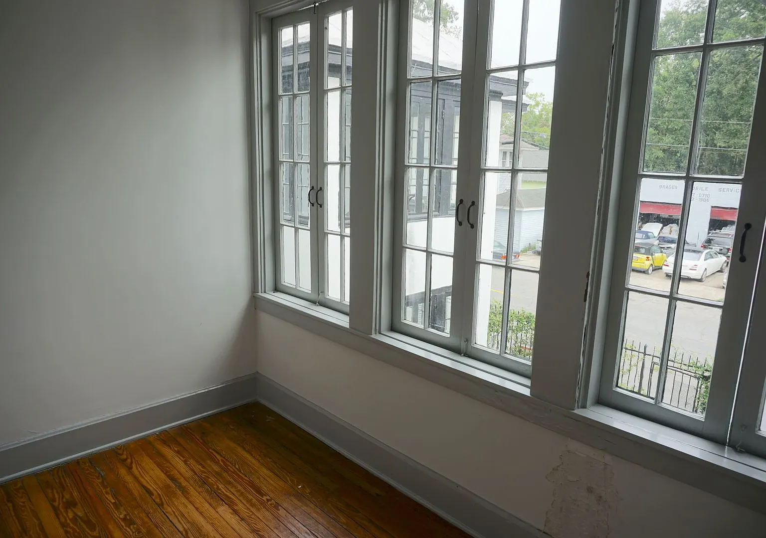 2411 Habersham Melrose — Photo 4