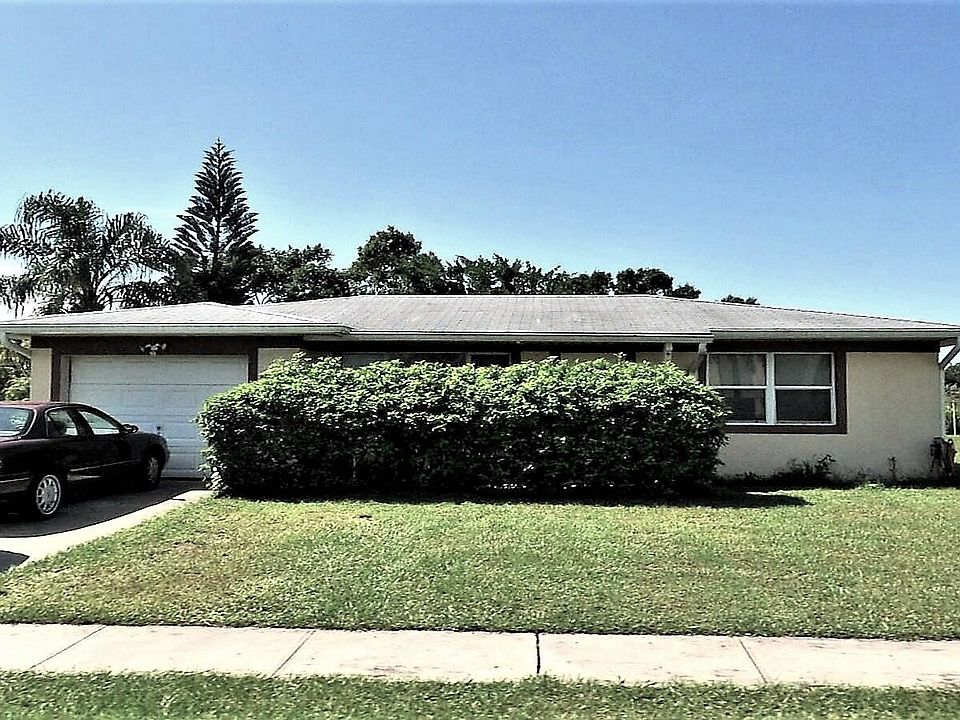 1st image of 132 NE Solida Dr