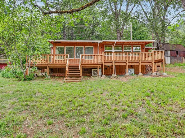 206 Lower Wolf Creek Rd, Wolf Creek, OR 97497