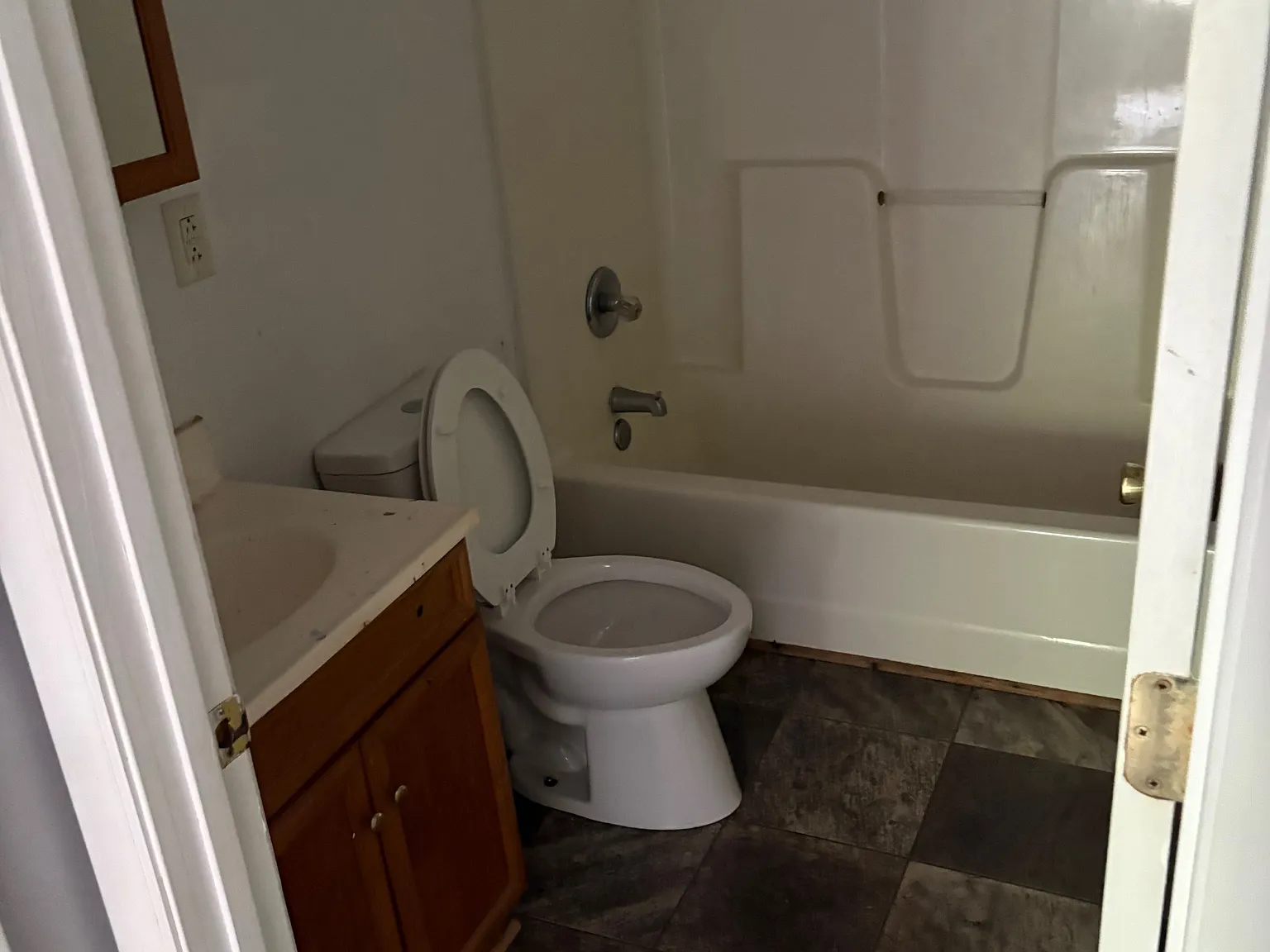 2 bed, 688 sqft, $800 — Photo 2