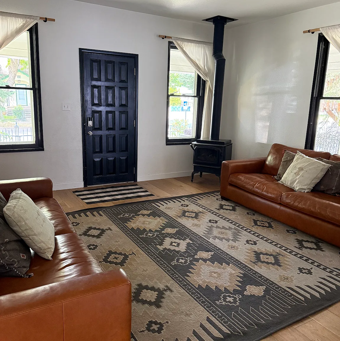 4 bed, 2600 sqft, $3,750 — Photo 4
