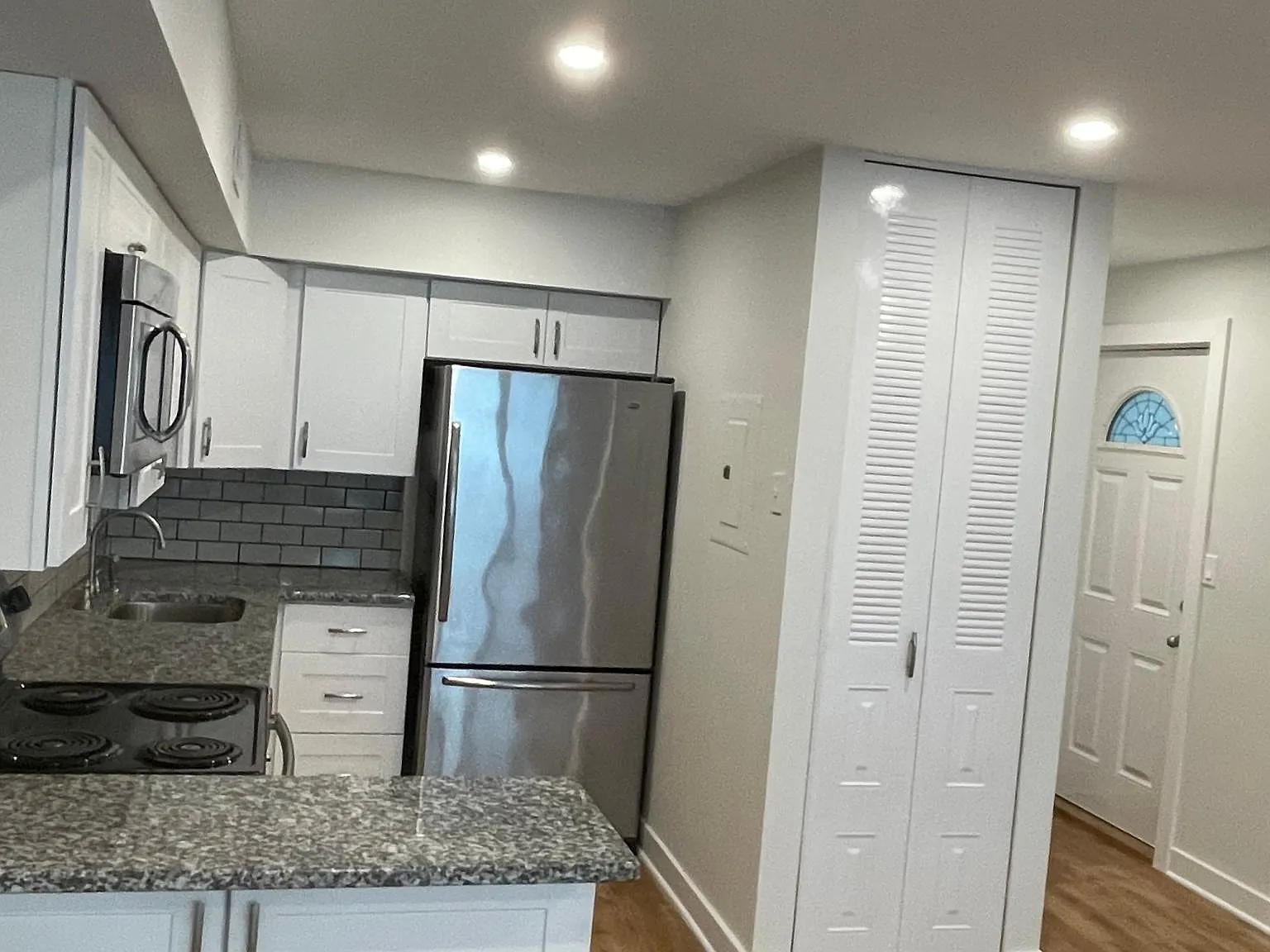 2 bed, 812 sqft, $3,125 — Photo 2