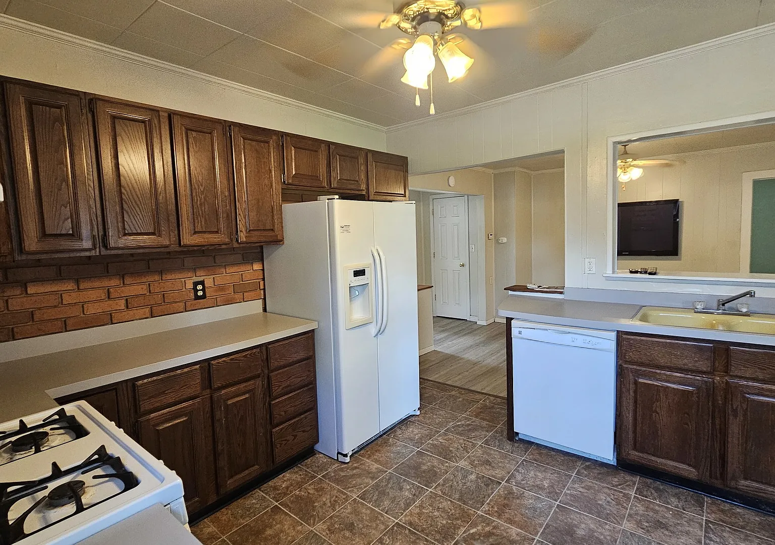 2 bed, 890 sqft, $1,200 — Photo 4