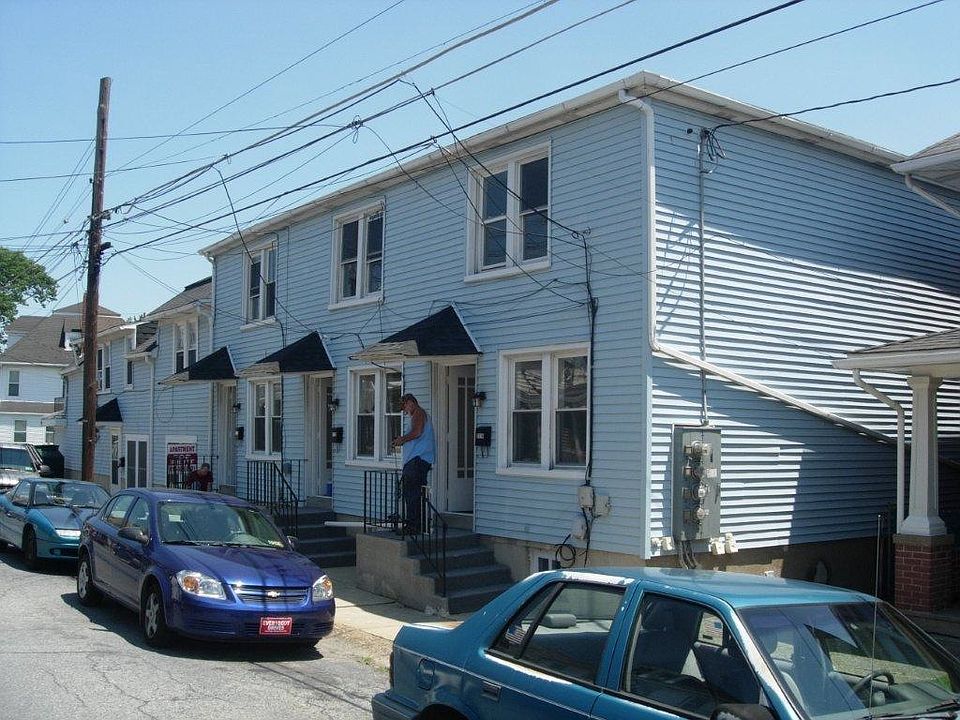 middle townhouse unit is available