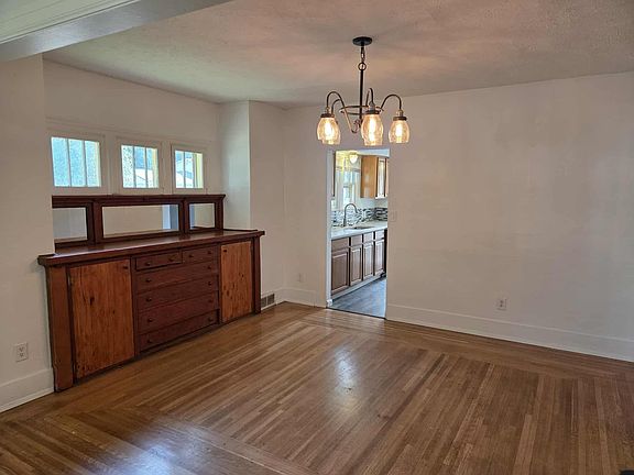 3rd image of 8422 E Alki Ave #A